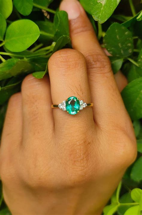 natural emerald rings for women.
